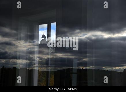 Aschaffenburg, Germany. 22nd Oct, 2024. A tower of Johannisburg Castle can be seen behind two windows of a pavilion, in the front window of which the cloudy sky is reflected. Credit: Karl-Josef Hildenbrand/dpa/Alamy Live News Stock Photo