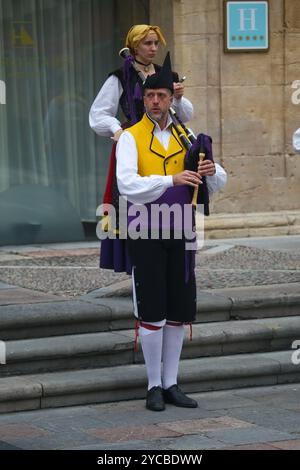 Oviedo, Spain, 22th October, 2024: A bagpiper playing during the arrival of Carolina Marín in Oviedo, Princess of Sports Award, on October 22, 2024, in Oviedo, Spain. Credit: Alberto Brevers / Alamy Live News. Stock Photo