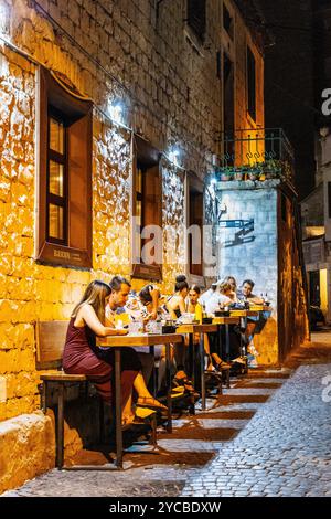 People dining al fresco at night at Restoran Bakra Steak and Pizza Bar, Split, Croatia Stock Photo