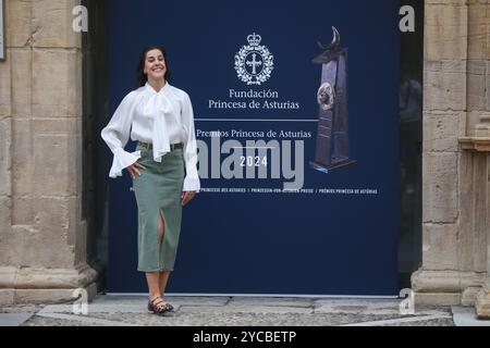 Oviedo, Spain, 22th October, 2024: The athlete, Carolina Marín poses for the media during the arrival of Carolina Marín in Oviedo, Princess of Sports Award, on October 22, 2024, in Oviedo, Spain. Credit: Alberto Brevers / Alamy Live News. Stock Photo