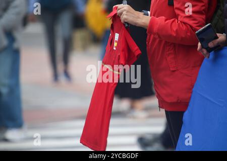 Oviedo, Spain, 22th October, 2024: A girl holds a Spanish Olympic Committee t-shirt to be signed during the arrival of Carolina Marin in Oviedo, Princess of Sports Award, on October 22, 2024, in Oviedo, Spain. Credit: Alberto Brevers / Alamy Live News. Stock Photo