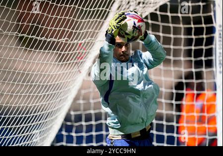 Coventry City goalkeeper Oliver Dovin warms up before the Sky Bet Championship match at MATRADE Loftus Road Stadium, London. Picture date: Tuesday October 22, 2024. Stock Photo