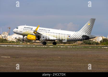 Vueling Airlines Airbus A320-232 (REG: EC-MNZ) in the special color scheme 'We love Places - Barcelona special'. Stock Photo