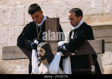 Zamora, Spain, April 7, 2023: Descent scene during the Easter Week processions in Zamora, Europe Stock Photo