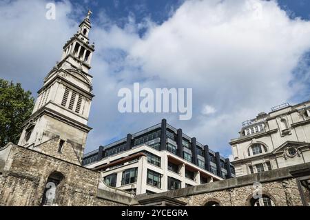 LONDON, UK, AUGUST 21, 2015: Christchurch Greyfriars Church Garden contrasting with moder buildings in London Stock Photo