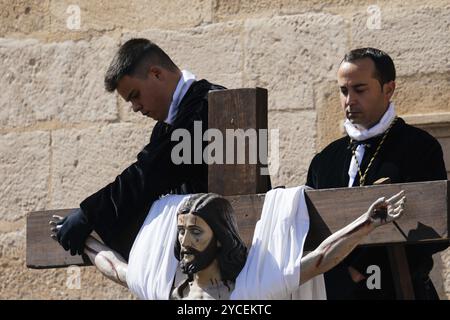 Zamora, Spain, April 7, 2023: Descent scene during the Easter Week processions in Zamora, Europe Stock Photo