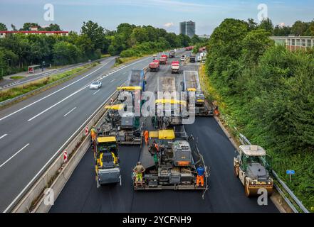 Essen, North Rhine-Westphalia, Germany, road construction, asphalt pavers and road rollers laying new, open-pored, whisper asphalt on the A52 highway, Stock Photo