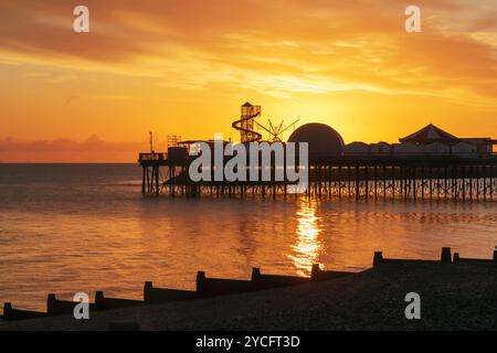 England, Kent, Herne Bay, Sunrise over Sea and Pier in Background Stock Photo