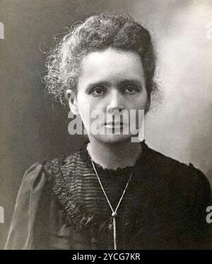 MARIE CURIES (1867-1934) Polish physicist and chemist in 1898 Stock Photo