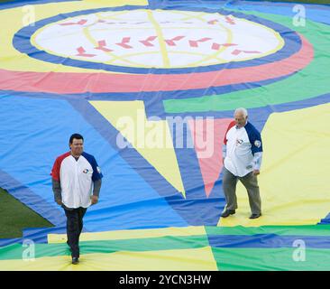 Los Angeles, California, USA. 23rd Mar, 2009. World Baseball Classic Global Ambassador Tommy Lasorda (L) walks (2nd L) while former Los Angeles Dodgers pitcher Fernando Valenzuela in the World Baseball Classic championship game in Los Angeles, California March 23, 2009.ARMANDO ARORIZO. (Credit Image: © Armando Arorizo/Prensa Internacional via ZUMA Press Wire) EDITORIAL USAGE ONLY! Not for Commercial USAGE! Stock Photo