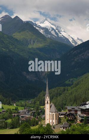 View of the parish church and the town of Heiligenblut with the mountain Gross Glockner, Spittal an der Drau, Carinthia, Austria Stock Photo