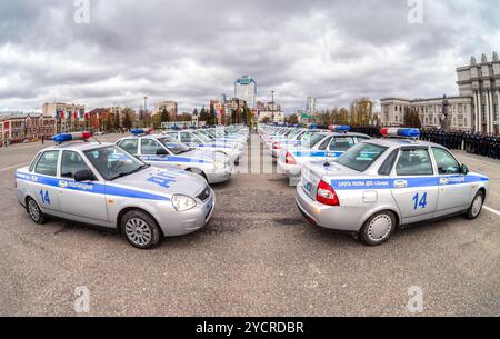 Russian patrol cars of the State Automobile Inspectorate on the Kuibyshev square in spring day Stock Photo