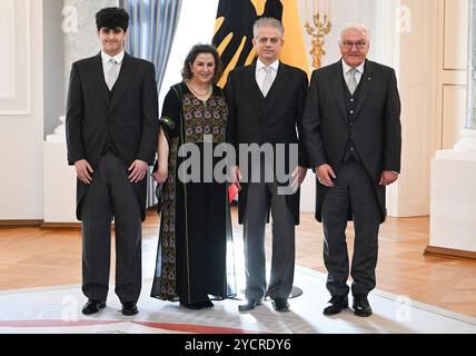 Berlin, Germany. 23rd Oct, 2024. Fayiz Farhan Saleh Khouri (3rd from left), Ambassador of the Hashemite Kingdom of Jordan to Germany, his son Sanad Khouri (r), his wife Rula Goussous and Federal President Frank-Walter Steinmeier at Bellevue Palace. Credit: Jens Kalaene/dpa/Alamy Live News Stock Photo