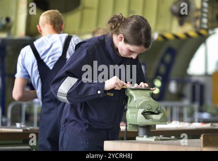 Wildau, DEU, 08.05.2008, A trainee in the training workshop of Trainico, training as an aircraft mechanic, Wildau, Brandenburg, Germany, Europe Stock Photo