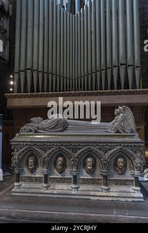 Chester, United Kingdom, 26 August, 2022: vertical view of bishop's tomb and church organ pipes inside the historic Chester Cathedral, Europe Stock Photo