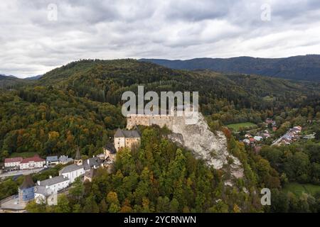 Oravsky Podzamok, Slovakia, 28 September, 2022: aerial landscape of Orava Castle and the village of Oravksy Podzamok in late autumn, Europe Stock Photo