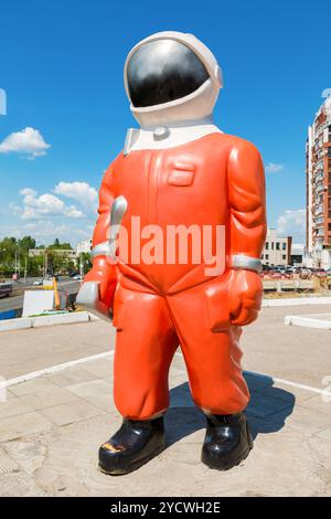 Sculpture Cosmonaut against the blue sky next to the museum and exhibition center Samara Cosmos Stock Photo