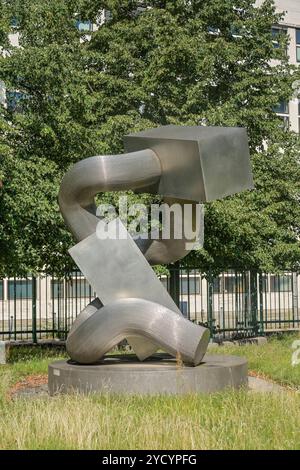 WZB Wissenschaftszentrum Berlin für Sozialforschung, Skulptur Herkules von Brigitte und Martin Matschinsky-Denninghoff 1971-1972, Reichpietschufer, Tiergarten, Mitte, Berlin, Deutschland *** WZB Berlin Social Science Center, sculpture Hercules by Brigitte and Martin Matschinsky Denninghoff 1971 1972, Reichpietschufer, Tiergarten, Mitte, Berlin, Germany Stock Photo