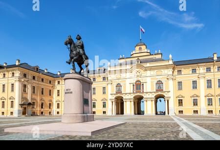 Konstantinovsky Palace and the monument to Peter the Great Stock Photo