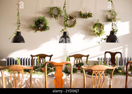 A warm and natural Christmas tablescape with nature inspired festive touches—bringing the spirit of the season to the table. Stock Photo