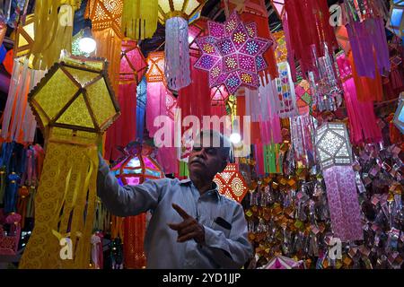 Mumbai, Maharashtra, India. 23rd Oct, 2024. A shopkeeper shows lantern to a customer (not in photo) ahead of Diwali, Hindu festival of lights at a lantern market in Mumbai. Diwali, the festival of lights is celebrated by Hindus across the country by shopping for lanterns, new clothes, sweets and snacks ahead of the festival. They clean their home, draw a rangoli (a traditional Indian art form where various designs are made on the floor), and light their homes with earthen lamps marking the victory of light over darkness. (Credit Image: © Ashish Vaishnav/SOPA Images via ZUMA Press Wire) EDIT Stock Photo