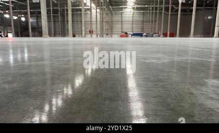 Industrial building or modern factory for manufacturing production plant or large warehouse, Polished concrete floor clean condition and space for ind Stock Photo