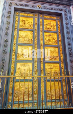 East doors, or Gates of Paradise, by Lorenzo Ghiberti (Porta del Paradiso) on  Baptistery of San Giovanni Battistero di San Giovanni . Italy. Stock Photo