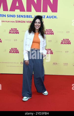 Amy Mußul bei der Premiere ALTER WEISSER MANN im ZOO Palast in Berlin ...
