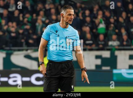 Budapest, Hungary. 24th October, 2024. Referee Tasos Sidiropoulos reacts during the UEFA Europa League 2024/25 League Phase MD3 match between Ferencvarosi TC and OGC Nice at Groupama Arena on October 24, 2024 in Budapest, Hungary. Credit: Laszlo Szirtesi/Alamy Live News Stock Photo