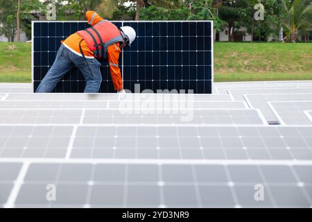 Professional Engineer Service Floating Solar Panel. Worker Maintenance Cleaning Replacing Solar Panel. Solar photovoltaic panel system in Industry lak Stock Photo