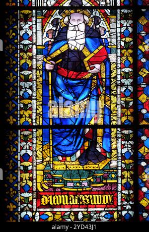 Stained glass window in the Cattedrale di Santa Maria del Fiore (Cathedral of Saint Mary of the Flower), Florence, Italy Stock Photo