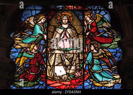 Virgin Mary surrounded by angels, stained glass window in Orsanmichele Church in Florence, Tuscany, Italy Stock Photo