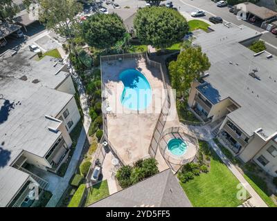 Gardens with pool and Jacuzzi in a the typical apartment complex building in San Diego, California Stock Photo