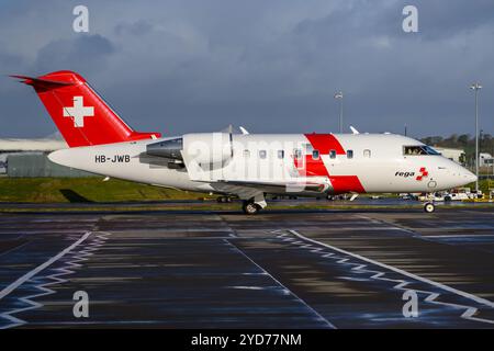 REGA - Swiss Air Ambulance Bombardier CL-600-2B16 Challenger 650, HB-JWB, Taxiing At Edinburgh Airport, Scotland, United Kingdom, UK Stock Photo