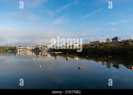 Alexandra Lake beside the Intu Lakeside Shopping Centre, Thurrock, Essex, UK. Water sports leisure venue. Site of a former chalk quarry Stock Photo