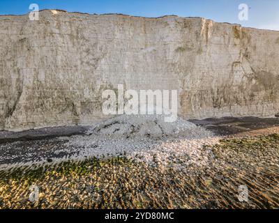 a large chalk cliff fall on the beach between Birling Gap and Beachy Head. One of two cliff collapses Stock Photo