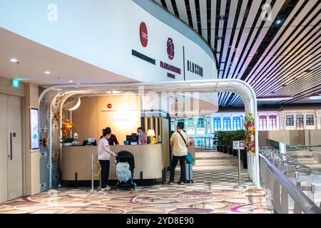 Sats premiere lounge, Platinum lounge, Blossom airport lounge in Singapore Changi Airport Terminal 4, check-in desk, reception desk Stock Photo