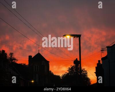 Croft Road, Godalming. 25th October 2024. A beautiful end to the day for the Home Counties. Sunset over Godalming in Surrey. Credit: james jagger/Alamy Live News Stock Photo