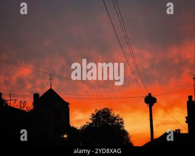 Croft Road, Godalming. 25th October 2024. A beautiful end to the day for the Home Counties. Sunset over Godalming in Surrey. Credit: james jagger/Alamy Live News Stock Photo