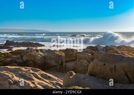 Waves and rocks formations on the beach resort town of Maitencillo, V Region, Chile Stock Photo
