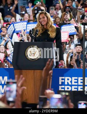 Musical artist Beyonce onstage at a during a campaign event at Shell ...