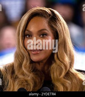 Beyonce onstage during a campaign event at Shell Energy Stadium on ...