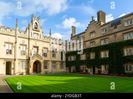 Sidney Sussex College chapel and quadrangle courtyard, Cambridge, Cambridgeshire, England, UK Stock Photo