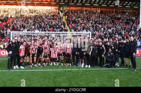 Sheffield, UK. 26th Oct, 2024. Sheffield United's players and staff pay their respects to George Baldock during the Sky Bet Championship match at Bramall Lane, Sheffield. Picture credit should read: Simon Bellis/Sportimage Credit: Sportimage Ltd/Alamy Live News Stock Photo