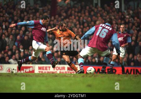 Wolves footballer Steve Bull, Paul McGrath and Ugo Ehiogu. Aston Villa v Wolverhampton Wanderers Coca Cola Cup match at Villa Park 10/1/96 1-0 Stock Photo