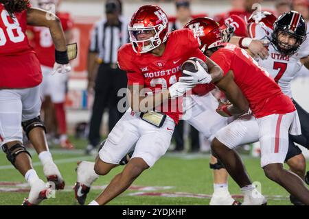 Houston, TX, USA. 26th Oct, 2024. Houston Cougars running back Stacy Sneed (21) carries the ball during a game between the Utah Utes and the Houston Cougars in Houston, TX. Trask Smith/CSM/Alamy Live News Stock Photo