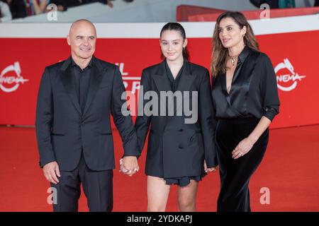 October 26, 2024, Rome, Italy: Luca Zingaretti, Luisa Ranieri and Emma Zingaretti attend the red carpet of ''MODÃŒ â€“ Three Days on the Wing of Madness'' during the nineteenth edition of the Rome Film Fest, on October 26, 2024 (Credit Image: © Matteo Nardone/Pacific Press via ZUMA Press Wire) EDITORIAL USAGE ONLY! Not for Commercial USAGE! Stock Photo