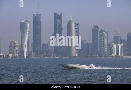 13.09.2010, Doha, Qatar Qatar, A view of the skyline of the Al Dafna business district from the promenade along Al Corniche Street Stock Photo