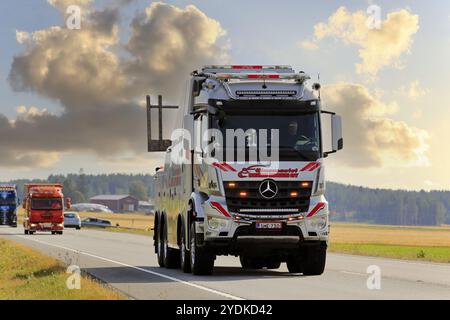 Mercedes-Benz Arocs heavy duty tow truck of Hinausautot Raimo Moisio Oy driving in truck convoy. Jalasjarvi, Finland. August 9, 2018 Stock Photo