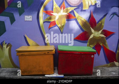 10.03.2021, Singapore, Republic of Singapore, Asia, Two coolers stand in front of a colourfully painted house wall in the Little India district, Asia Stock Photo